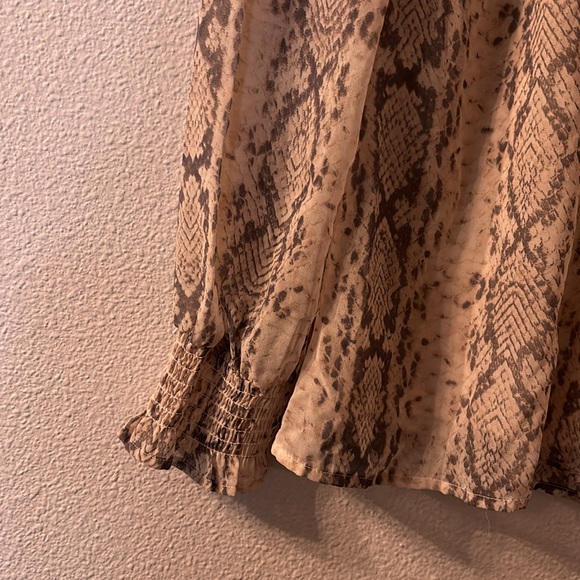 Japna snakeskin print blouse size small - Picture 2 of 4